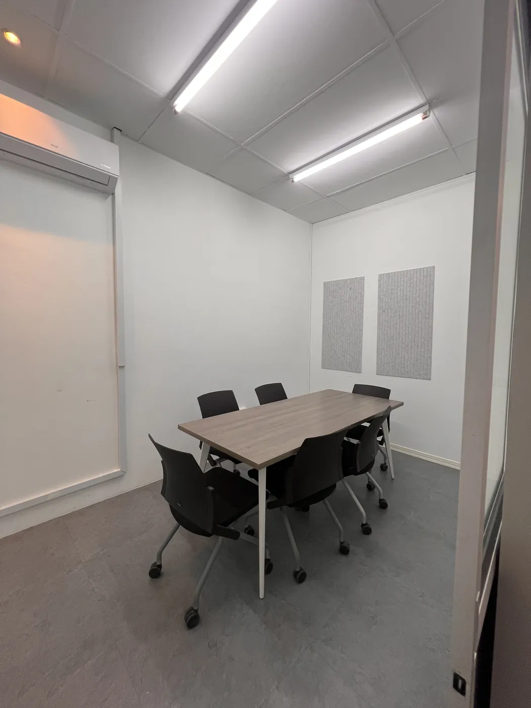 Gather Workspace 可容納小團隊的會議室